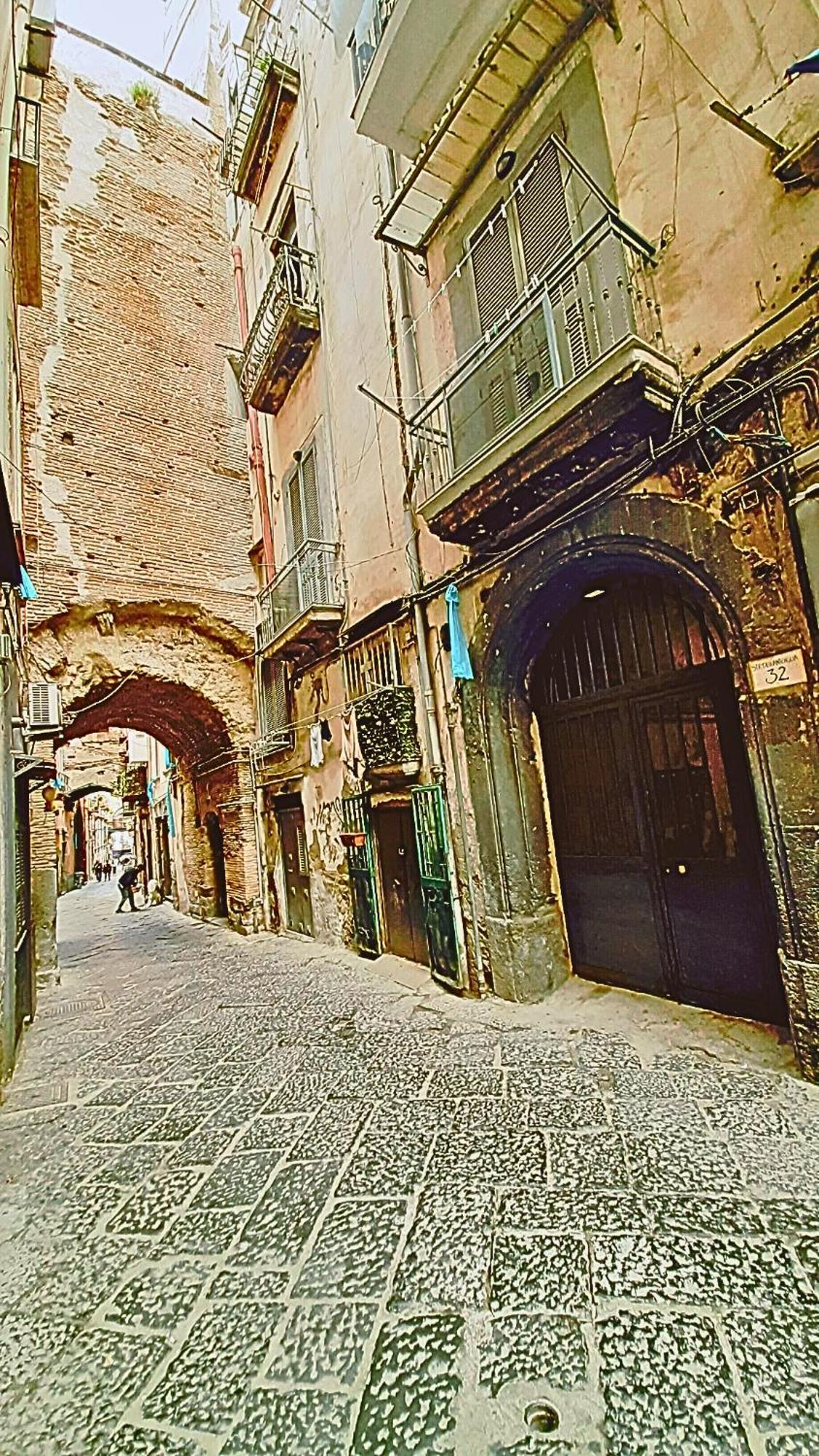 La Stanza Di Daria - Un Nido Silenzioso Nel Cuore Del Centro Storico Неаполь Экстерьер фото